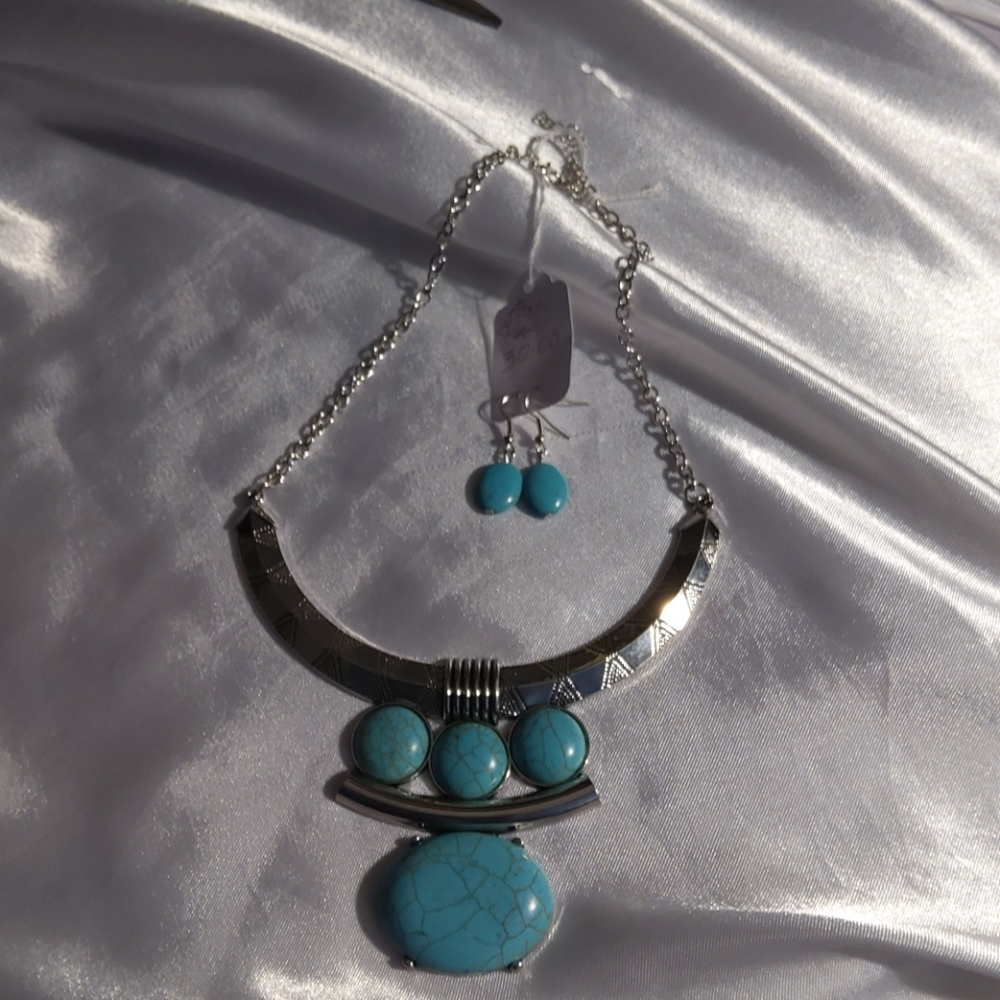 QUEEN of mine Teal Blue / silver NWOT